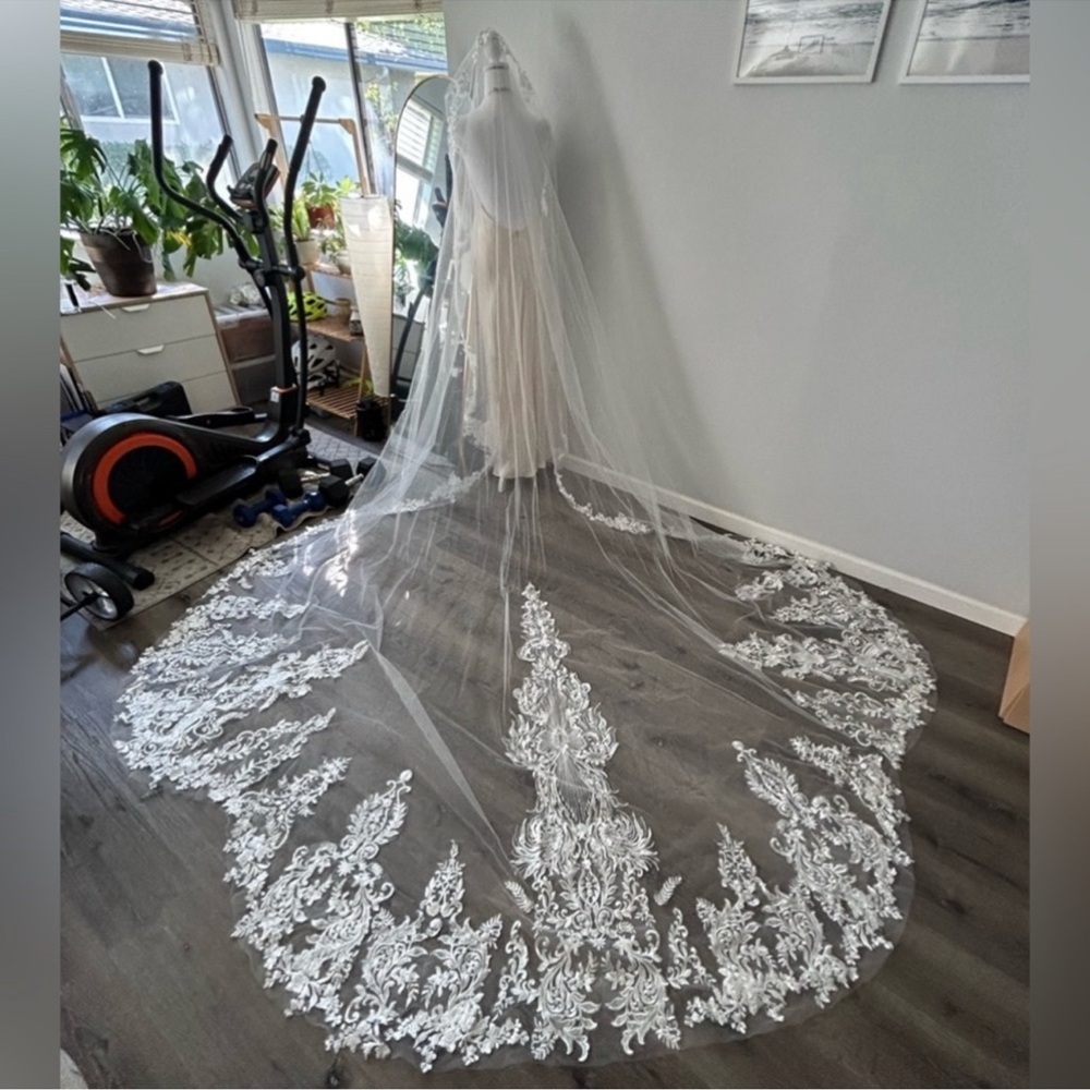 Mantilla wedding veil Royal length